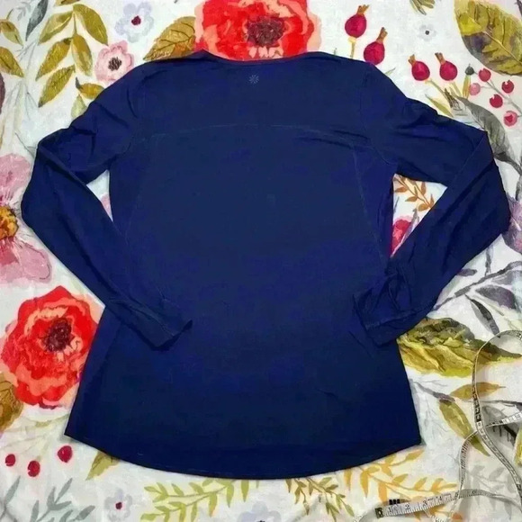 Athleta women’s pullover workout top with thumb holes crewneck size large navy - Picture 9 of 9